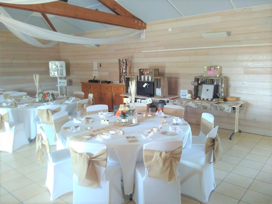 Salle mariage tables rondes